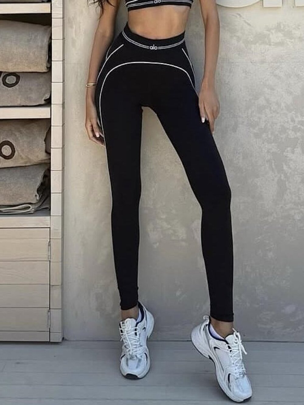 Nwt🏷️Alo Yoga Airbrush High-Waist Heart Throb Legging Black/White✨